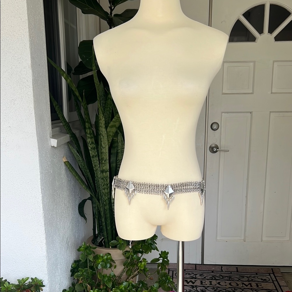 Luv AJ Silver Chain Belt NWOT